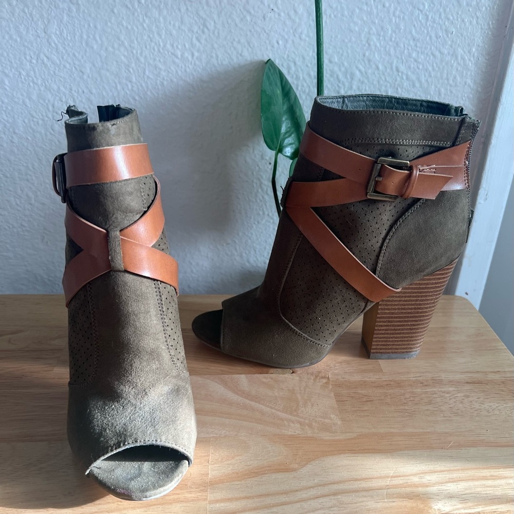 Shoedazzle Olive Green Peep Toe Booties Size 7.5